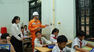 Điện lực Điện Biên Phủ (Công ty Điện lực Điện Biên) lan tỏa kiến thức an toàn điện tại xã Mường Pồn