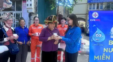Đoàn Thanh niên Điện lực Điện Biên triển khai bình nước miễn phí, lan tỏa ý thức tiết kiệm điện đến cộng đồng