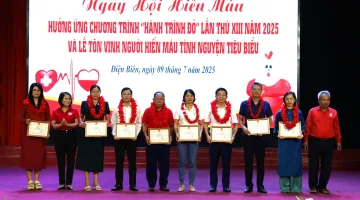 Công ty Điện lực Điện Biên nhận Giấy khen vì đóng góp tích cực trong phong trào hiến máu tình nguyện