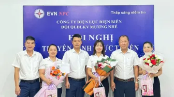 Hoa ban giữ lửa cho dòng điện biên cương