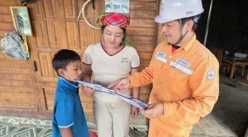 Chương trình “Bừng sáng Điện Biên” ánh điện về với người dân vùng biên Nậm Kè