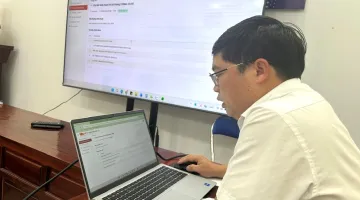 Sổ tay đảng viên điện tử góp phần nâng cao chất lượng sinh hoạt Chi bộ Đội QLĐLKV Na Sang