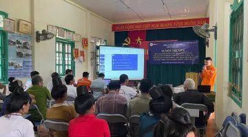 Điện lực Na Son (CTĐL Điện Biên) tuyên truyền bảo vệ hành lang an toàn lưới điện tại xã Mường Luân