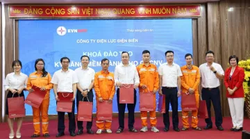 Công ty Điện lực Điện Biên trang bị "kỹ năng mềm" cho 140 cán bộ công nhân viên, sẵn sàng cho kỷ nguyên số