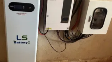 Cán bộ nhân viên Công ty Điện lực Điện Biên tiên phong lắp đặt điện mặt trời mái nhà tự sản xuất, tự tiêu thụ