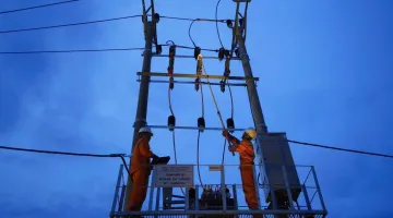 Điện lực Na Sang (Công ty Điện lực Điện Biên) đưa Lưới điện quốc gia về bản Phua Di Tổng trước thềm Quốc khánh 2/9