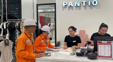 Điện lực Điện Biên Phủ tuyên truyền sử dụng điện an toàn, tiết kiệm trong mùa cao điểm nắng nóng