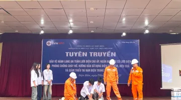 Đội QLĐLKV Điện Biên Phủ tăng cường tuyên truyền bảo vệ hành lang lưới điện và sử dụng điện an toàn, tiết kiệm tại trường học 2025