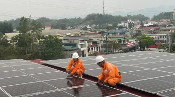 Điện lực Điện Biên Phủ đẩy mạnh mô hình điện mặt trời mái nhà “tự sản xuất, tự tiêu thụ” hướng tới phát triển bền vững