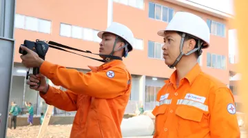 CÔNG TY ĐIỆN LỰC ĐIỆN BIÊN ĐẢM BẢO CẤP ĐIỆN AN TOÀN, LIÊN TỤC PHỤC VỤ LỄ KHÁNH THÀNH TRƯỜNG PTDTNT LIÊN CẤP SI PA PHÌN