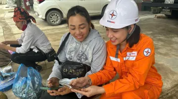 Điện lực Thanh An phối hợp cùng Agribank phổ cập thanh toán điện tử đến tận tay khách hàng