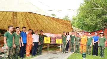 Công ty Điện lực Điện Biên đồng hành cùng các lực lượng thực hiện Chiến dịch 500 ngày đêm tại Nghĩa trang Liệt sĩ Quốc gia A1