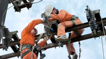 Đội QLĐLKV Thanh An đảm bảo dòng điện thông suốt cho Ngày hội cử tri