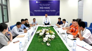 Điện lực Điện Biên Phủ tổ chức họp phối hợp triển khai hạ ngầm, bó gọn cáp viễn thông treo trên cột điện
