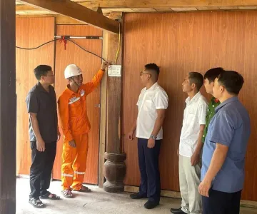 Điện lực Tủa Chùa (Công ty Điện lực Điện Biên) đóng điện trạm biến áp Pa Phông tại xã Tủa Thàng