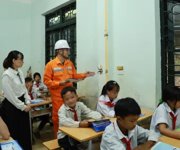 Điện lực Điện Biên Phủ (Công ty Điện lực Điện Biên) lan tỏa kiến thức an toàn điện tại xã Mường Pồn
