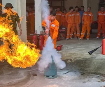 Công ty Điện lực Điện Biên phối hợp bồi dưỡng nghiệp vụ PCCC&CNCH cho CBCNV