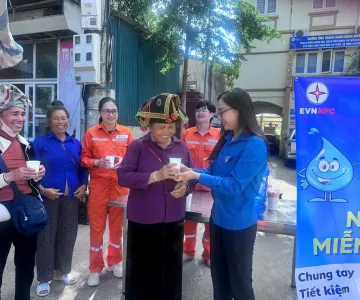 Đoàn Thanh niên Điện lực Điện Biên triển khai bình nước miễn phí, lan tỏa ý thức tiết kiệm điện đến cộng đồng