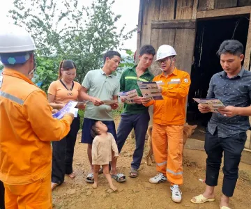Khánh thành công trình “xóa bản trắng” về điện lưới quốc gia tại bản Phì Cao, xã Phình Giàng, huyện Điện Biên Đông