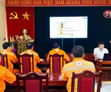 Điện lực Mường Nhé (Công ty Điện lực Điện Biên) chú trọng đào tạo nội bộ, nâng cao chất lượng nguồn nhân lực tại chỗ