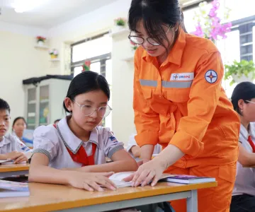 TUỔI TRẺ PC ĐIỆN BIÊN XUNG KÍCH LAN TỎA THÔNG ĐIỆP GIỜ TRÁI ĐẤT TẠI TRƯỜNG TIỂU HỌC NOONG BUA