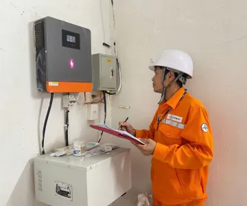 Điện lực Mường Ảng (Công ty Điện lực Điện Biên) nỗ lực hoàn thành sớm kế hoạch phát triển điện mặt trời mái nhà tự sản xuất, tự tiêu thụ