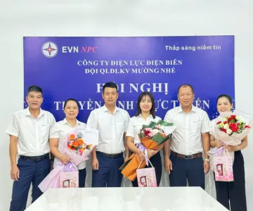 Hoa ban giữ lửa cho dòng điện biên cương