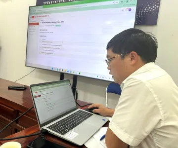 Sổ tay đảng viên điện tử góp phần nâng cao chất lượng sinh hoạt Chi bộ Đội QLĐLKV Na Sang