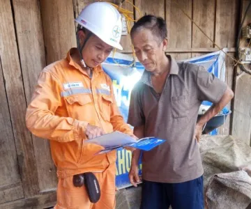 Điện lực Na Sang (CTĐL Điện Biên) đưa điện lưới quốc gia tới gần 700 hộ dân