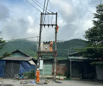 Điện lực Na Sang củng cố lưới điện phục vụ các sự kiện cuối năm và chủ động chuẩn bị mùa khô năm 2027