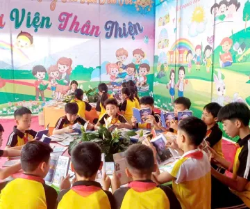 Lan tỏa thông điệp tiết kiệm điện qua cuốn truyện tranh “Bí mật quả cầu tím” tại Na Sang