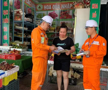 Điện lực Na Sang đẩy mạnh tuyên truyền tiết kiệm điện mùa nắng nóng năm 2026