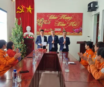 Công đoàn PC Điện Biên kiểm tra công tác trực Tết và động viên CBCNV Đội Na Son