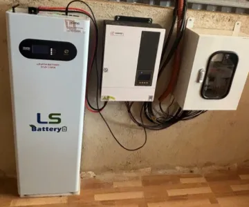 Cán bộ nhân viên Công ty Điện lực Điện Biên tiên phong lắp đặt điện mặt trời mái nhà tự sản xuất, tự tiêu thụ