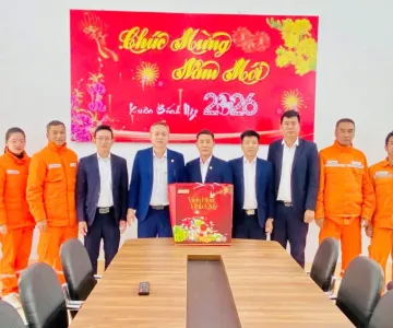Công đoàn Công ty Điện lực Điện Biên thăm và chúc Tết tại Đội QLĐL khu vực Mường Ảng