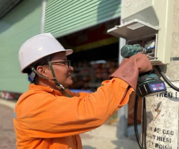 Tủa Chùa đảm bảo tính minh bạch trong đo đếm điện năng nhờ thay thế thiết bị đúng định kỳ.