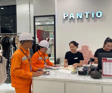 Điện lực Điện Biên Phủ tuyên truyền sử dụng điện an toàn, tiết kiệm trong mùa cao điểm nắng nóng