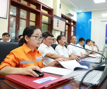 Nữ nhân viên Công ty Điện lực Điện Biên đồng hành cùng đổi mới sáng tạo và chuyển đổi số