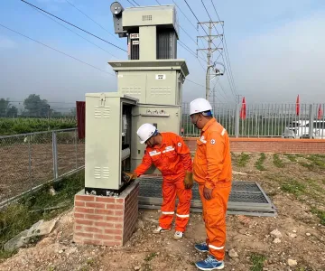 Điện lực Thanh An trực đảm bảo nguồn điện an toàn đón đoàn công tác Trung ương thăm và làm việc tại Trường liên cấp xã Sam Mứn