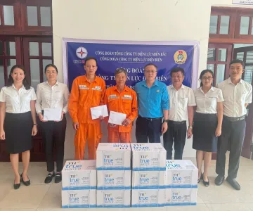 Công đoàn Công ty Điện lực Điện Biên thăm, động viên người lao động tại Điện lực Thanh An
