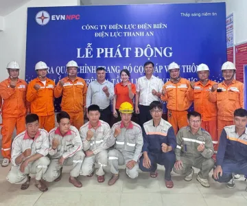 Điện lực Thanh An (Công ty Điện lực Điện Biên) đồng loạt chỉnh trang cáp viễn thông trên lưới điện