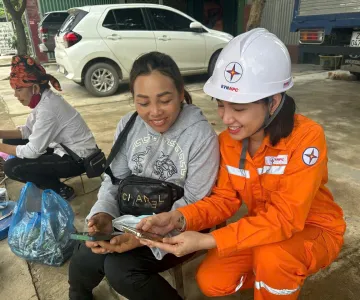 Điện lực Thanh An phối hợp cùng Agribank phổ cập thanh toán điện tử đến tận tay khách hàng