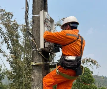 Đội QLĐLKV Tủa Chùa đẩy mạnh ứng dụng công nghệ, số hóa dữ liệu đo đếm điện năng