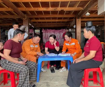 Điện lực Tủa Chùa đưa dịch vụ thanh toán không dùng tiền mặt đến tận thôn, bản