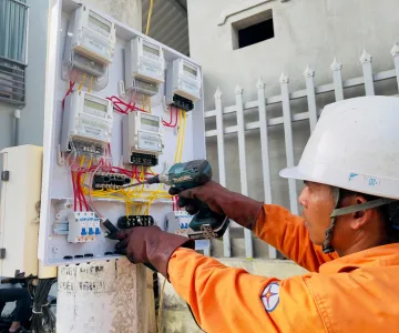 Điện lực Tủa Chùa nâng cấp hòm công tơ, đảm bảo an toàn vận hành