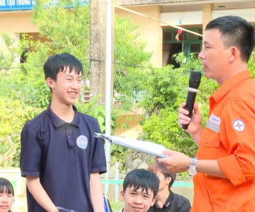 Điện lực Tuần Giáo triển khai tuyên truyền sử dụng điện an toàn, tiết kiệm và thúc đẩy thanh toán không dùng tiền mặt