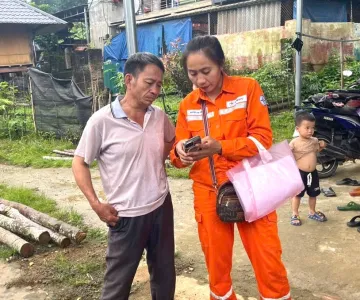 Điện lực Tuần Giáo đẩy mạnh hỗ trợ khách hàng trải nghiệm ứng dụng EVN CSKH