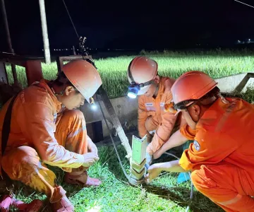 Điện lực Thanh An khẩn trương khắc phục sự cố điện sau giông lốc