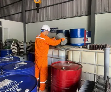 Trung tâm Thí nghiệm điện Điện Biên tăng cường kiểm tra, xử lý rò dầu máy biến áp nhằm chủ động phòng ngừa ô nhiễm môi trường