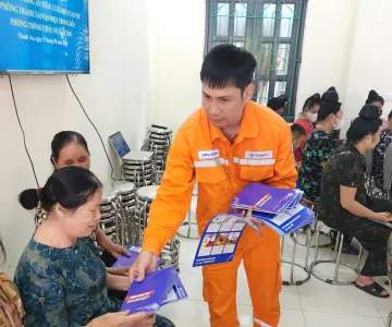Xí nghiệp Lưới điện cao thế Điện Biên (Công ty Điện lực Điện Biên) tăng cường tuyên truyền bảo vệ an toàn hành lang lưới điện